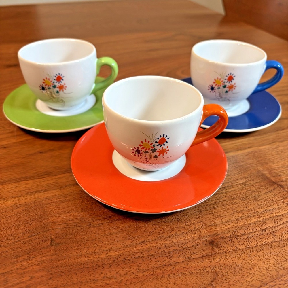 PABLO PICASSO 1998 MASTERPIECE HANDS & FLOWERS 3 Demitasse Cups and Saucers